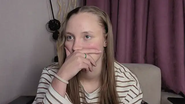 Snapshot of BibiStapler chatting on December 3, 2025, 7:35 pm BibiStapler online show from December 3, 2025, 7:35 pm