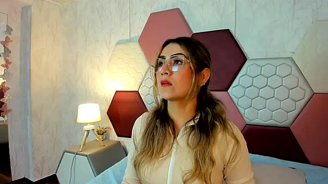 AriaRous online show from February 12, 2026, 4:07 pm