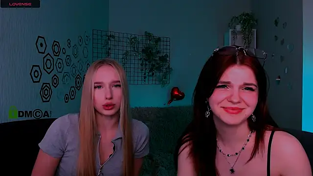 Snapshot of mikameovv chatting on February 17, 2026, 8:17 pm mikameovv online show from February 17, 2026, 8:17 pm