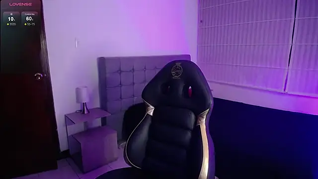 Snapshot of _Emmaa_x chatting on December 2, 2025, 2:56 am Emmaa x online show from December 2, 2025, 2:56 am