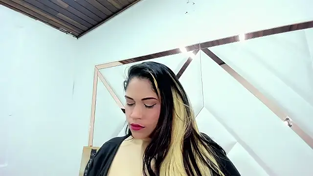 Snapshot of Faehlis__ chatting on January 13, 2026, 3:43 am Faehlis online show from January 13, 2026, 3:43 am