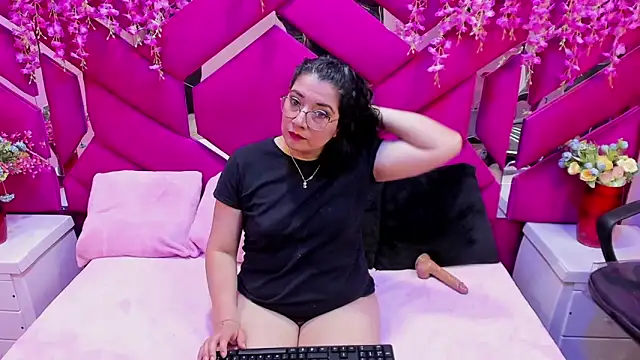 Snapshot of Alexa_Sanz chatting on December 4, 2025, 8:08 pm Alexa Sanz online show from December 4, 2025, 8:08 pm