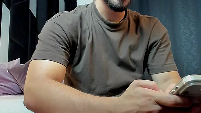 Snapshot of Franco_banderas chatting on May 13, 2026, 5:03 am Franco banderas online show from May 13, 2026, 5:03 am