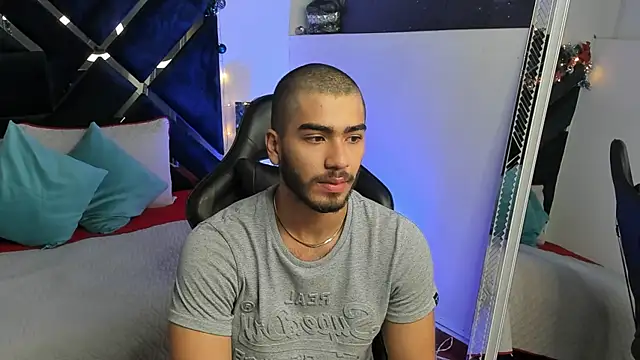 Snapshot of Franco_banderas chatting on December 17, 2025, 12:54 pm Franco banderas online show from December 17, 2025, 12:54 pm