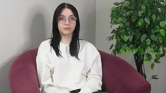 AmyDilox online show from December 1, 2025, 5:41 am