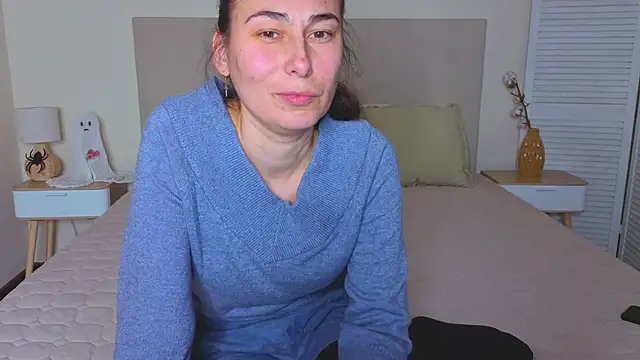 Olivia milf  online show from November 30, 2025, 9:48 pm