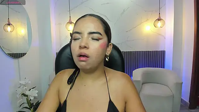 Snapshot of alana_martiins chatting on April 30, 2026, 8:57 pm alana martiins online show from April 30, 2026, 8:57 pm