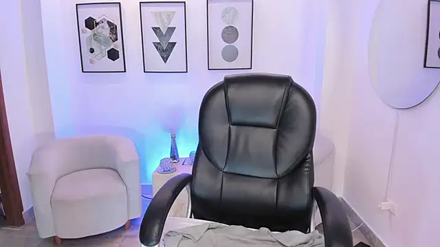 Snapshot of alana_martiins chatting on February 24, 2026, 7:48 pm alana martiins online show from February 24, 2026, 7:48 pm