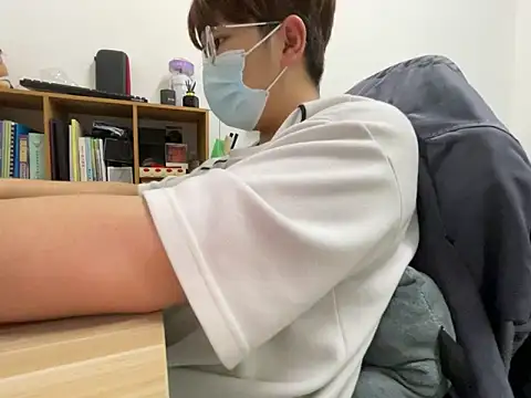 hiiiizzzz online show from February 15, 2026, 11:31 am