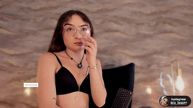 Mia Luxor online show from April 12, 2026, 11:35 am