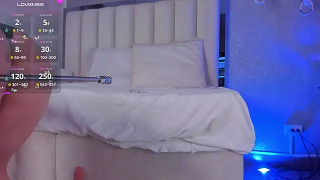 Snapshot of CloeParker_ chatting on December 16, 2025, 11:25 am CloeParker online show from December 16, 2025, 11:25 am