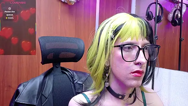 Asami y online show from December 19, 2025, 4:49 am