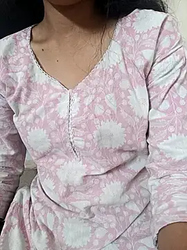 Snapshot of Sizzling_Quinn chatting on April 12, 2026, 6:22 pm Sizzling Quinn online show from April 12, 2026, 6:22 pm