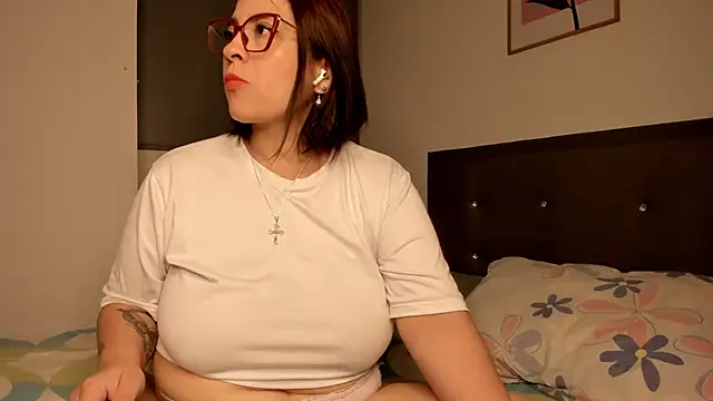 Snapshot of Meggan_Moree chatting on July 16, 2026, 11:46 pm Meggan Moree online show from July 16, 2026, 11:46 pm