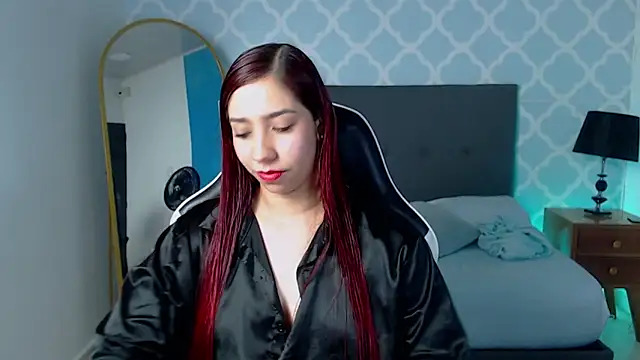 Snapshot of lia_violetta chatting on December 16, 2025, 7:18 pm lia violetta online show from December 16, 2025, 7:18 pm