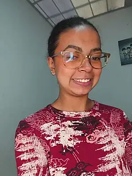 Snapshot of __VioletaHeaven__ chatting on March 18, 2026, 8:53 pm VioletaHeaven online show from March 18, 2026, 8:53 pm