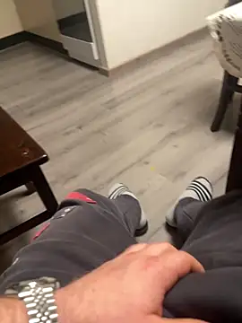 Snapshot of DutchMiracle26 chatting on November 30, 2025, 12:44 am DutchMiracle26 online show from November 30, 2025, 12:44 am