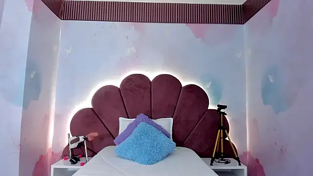 carohornyy online show from December 1, 2025, 11:44 am