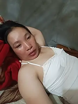 Snapshot of Evelyn-n chatting on June 13, 2026, 1:42 pm Evelyn-n online show from June 13, 2026, 1:42 pm