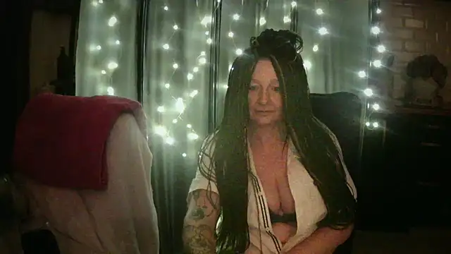 Snapshot of pixxiexo chatting on January 12, 2026, 1:34 am pixxiexo online show from January 12, 2026, 1:34 am