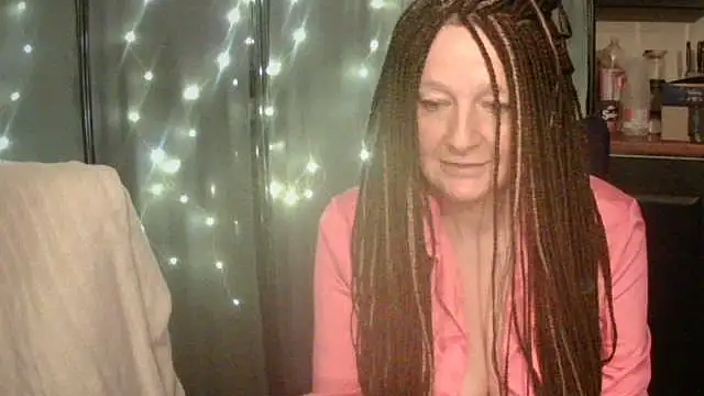 Snapshot of pixxiexo chatting on January 6, 2026, 1:42 am pixxiexo online show from January 6, 2026, 1:42 am