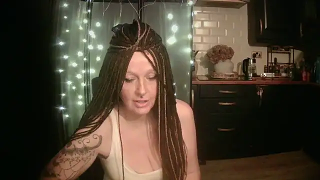 Snapshot of pixxiexo chatting on February 21, 2026, 12:12 am pixxiexo online show from February 21, 2026, 12:12 am