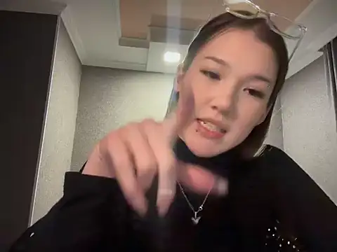 Snapshot of lilXdomii chatting on December 16, 2025, 4:11 pm lilXdomii online show from December 16, 2025, 4:11 pm