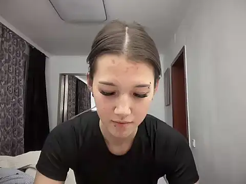 Snapshot of lilXdomii chatting on December 4, 2025, 6:18 pm lilXdomii online show from December 4, 2025, 6:18 pm