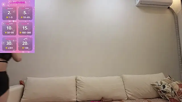 emiliblanc online show from December 14, 2025, 8:03 pm