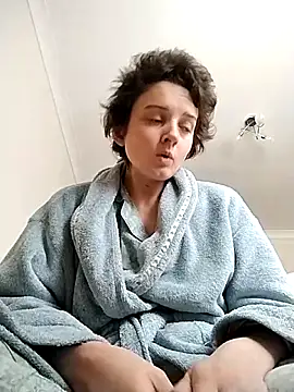 Amy01112 online show from May 17, 2026, 11:43 am