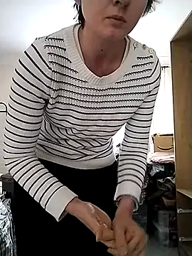 Amy01112 online show from May 11, 2026, 2:45 pm