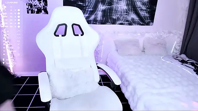 lyric4 online show from March 14, 2026, 1:44 am