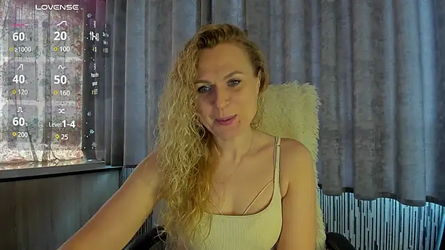 LanaLight x online show from May 28, 2026, 3:18 pm