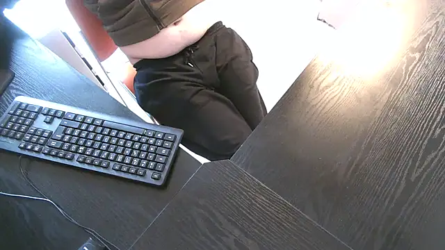 Snapshot of TRESBONNEBITE chatting on December 21, 2025, 2:08 pm TRESBONNEBITE online show from December 21, 2025, 2:08 pm