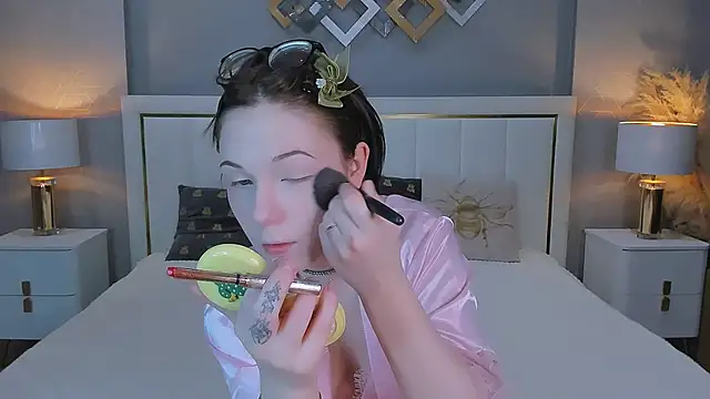 YONA WINK online show from February 11, 2026, 3:56 pm