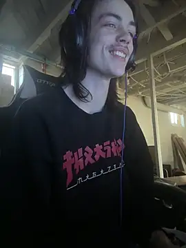 DkAuxier1 online show from December 18, 2025, 8:34 pm