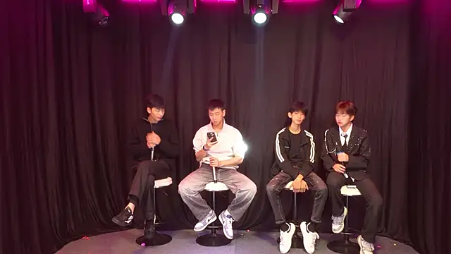 Snapshot of Jiesong-001 chatting on December 14, 2025, 10:21 am Jiesong-001 online show from December 14, 2025, 10:21 am