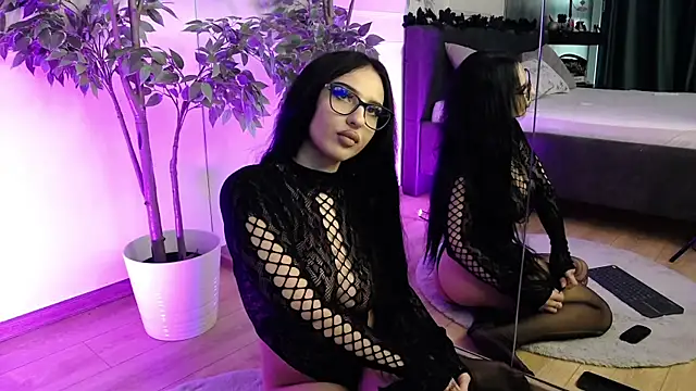 Snapshot of RavenFoxxy chatting on December 2, 2025, 6:48 am RavenFoxxy online show from December 2, 2025, 6:48 am