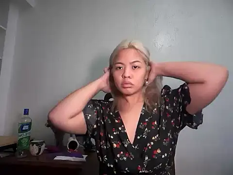 Snapshot of Tina_Slick chatting on May 29, 2026, 12:33 pm Tina Slick online show from May 29, 2026, 12:33 pm