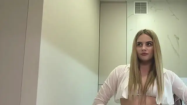 Snapshot of ShirlStyer chatting on December 16, 2025, 1:04 pm ShirlStyer online show from December 16, 2025, 1:04 pm