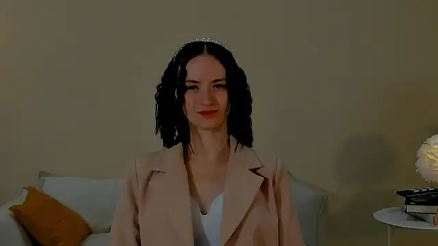 LeonilaNed online show from December 2, 2025, 7:43 am