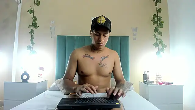 kaylaa sex online show from February 18, 2026, 1:18 pm