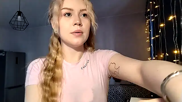 LunaPeony online show from March 8, 2026, 8:39 am