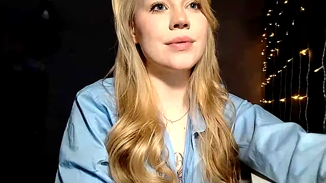 LunaPeony online show from March 31, 2026, 8:33 pm