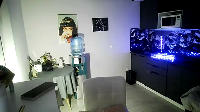 LunaPeony online show from February 10, 2026, 5:12 pm