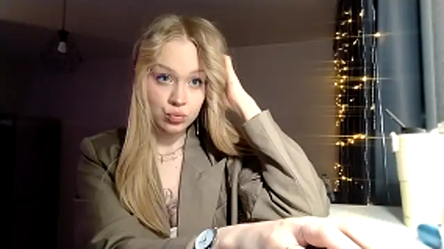 LunaPeony online show from April 5, 2026, 6:14 pm