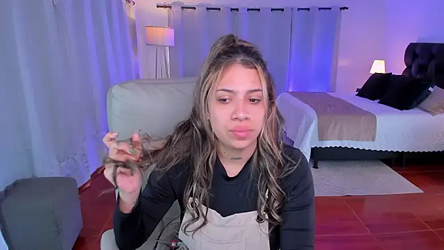 Zara Wolf  online show from February 12, 2026, 2:06 pm