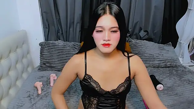 HollyMariee online show from December 19, 2025, 11:23 am