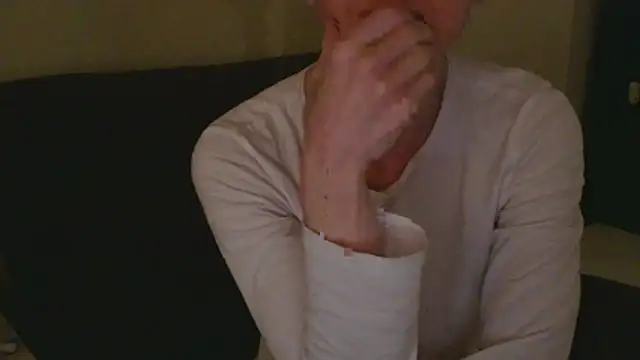 Snapshot of AuroraAG chatting on March 13, 2026, 12:54 pm AuroraAG online show from March 13, 2026, 12:54 pm