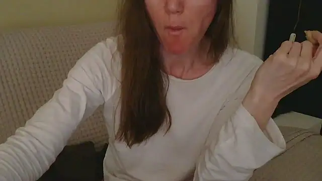 Snapshot of AuroraAG chatting on April 15, 2026, 12:32 pm AuroraAG online show from April 15, 2026, 12:32 pm